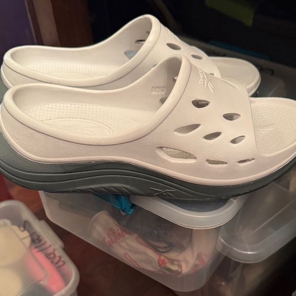 Reebok White Slide Sandals - Picture 2 of 8